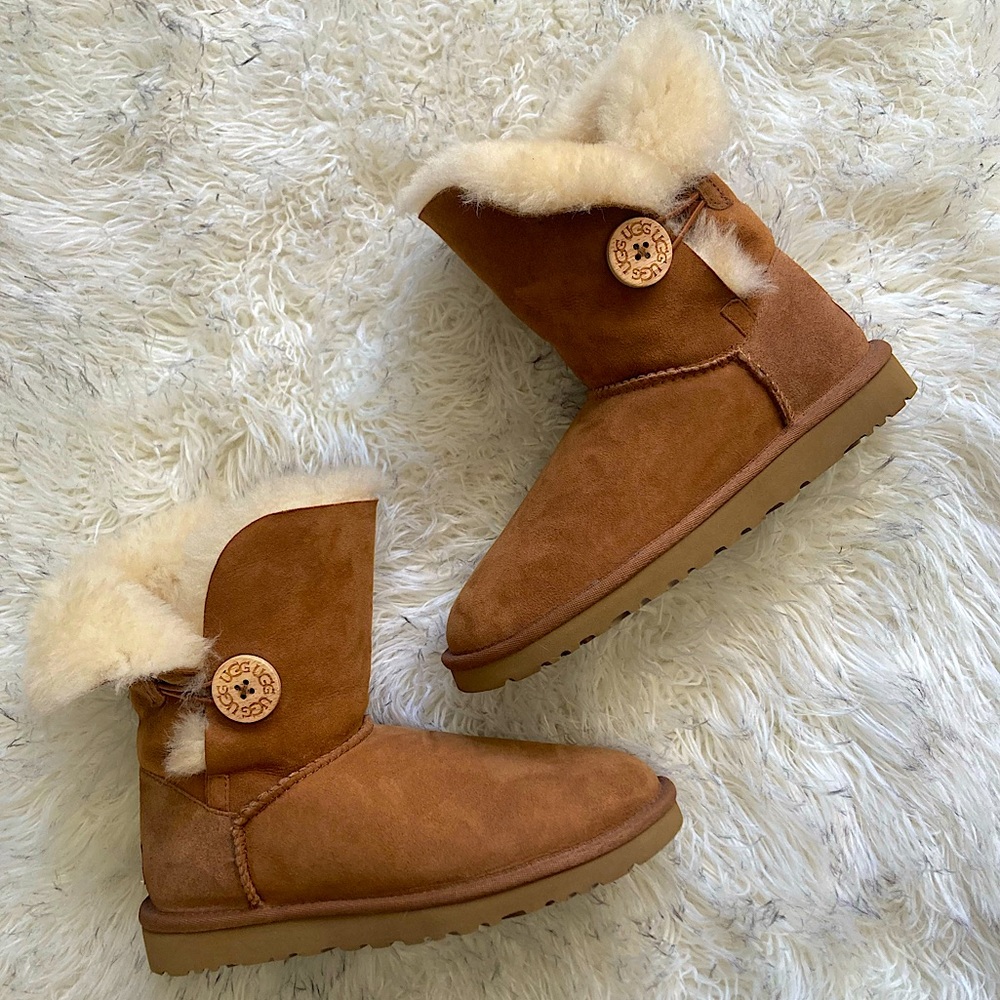 ✨UGG Bailey Button Boot | Chestnut Suede | Size 6